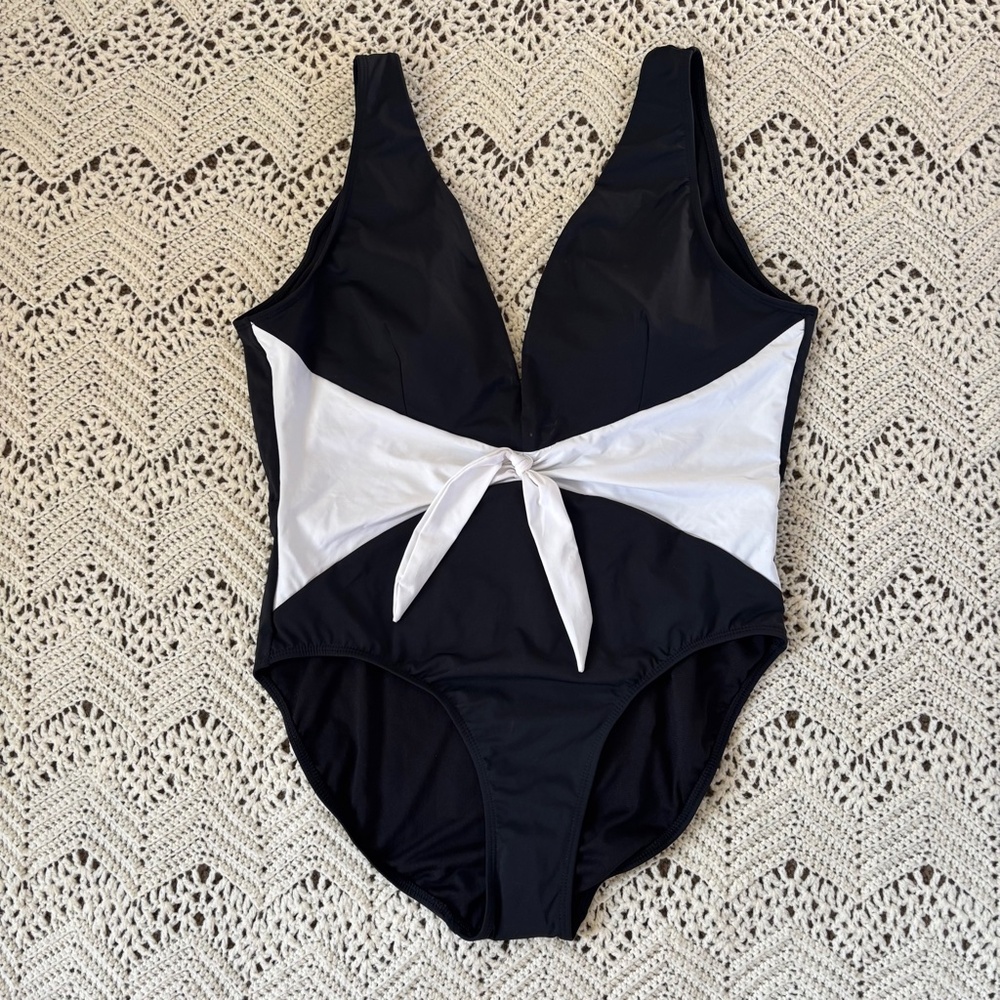 Time And Tru One Piece Swimsuit Black White Deep V Women's Size XL (16-18) NWOT